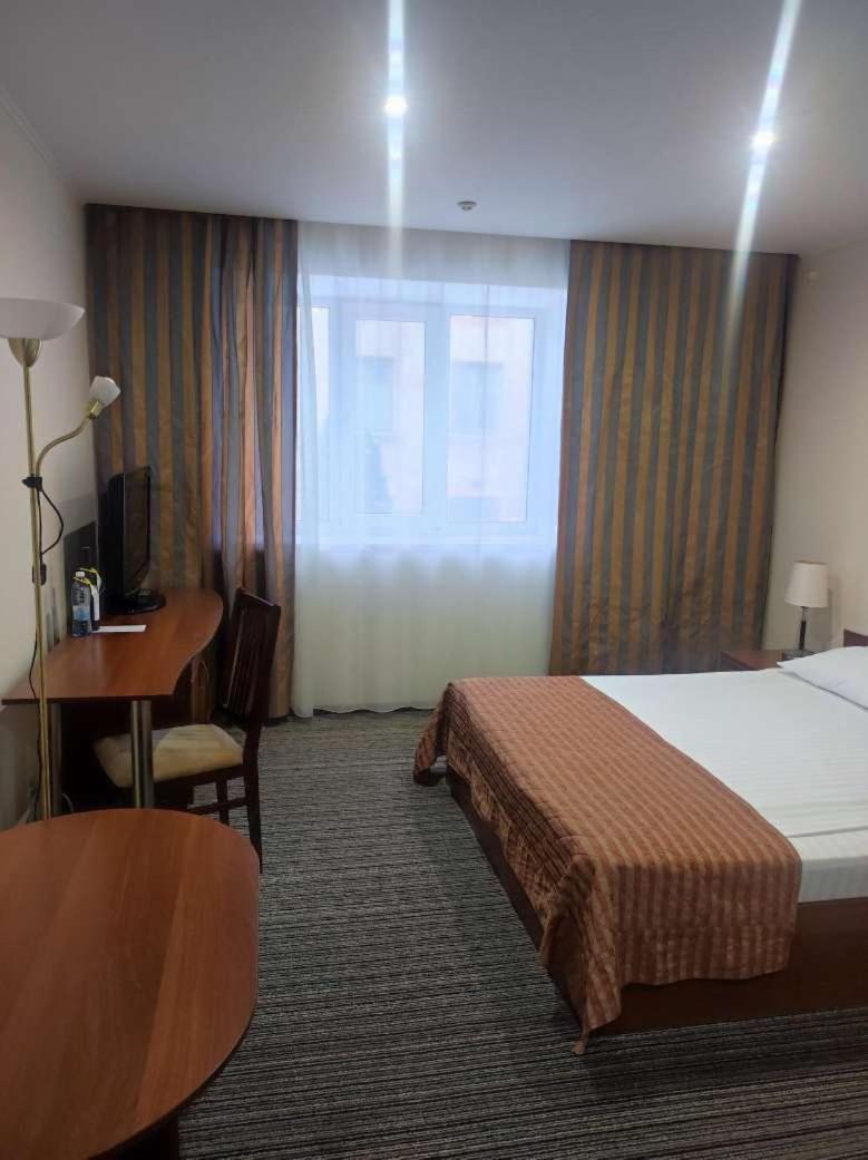 Optima Kropyvnytskyi Hotel Exteriör bild