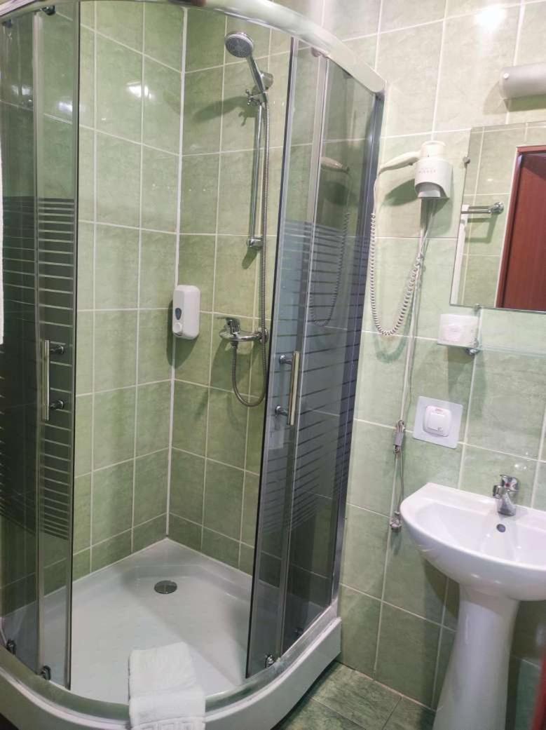 Optima Kropyvnytskyi Hotel Exteriör bild