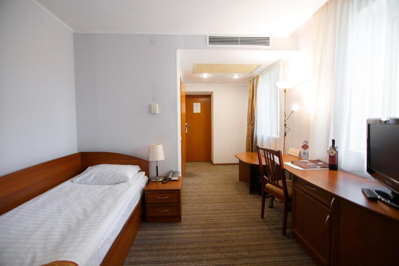 Optima Kropyvnytskyi Hotel Exteriör bild