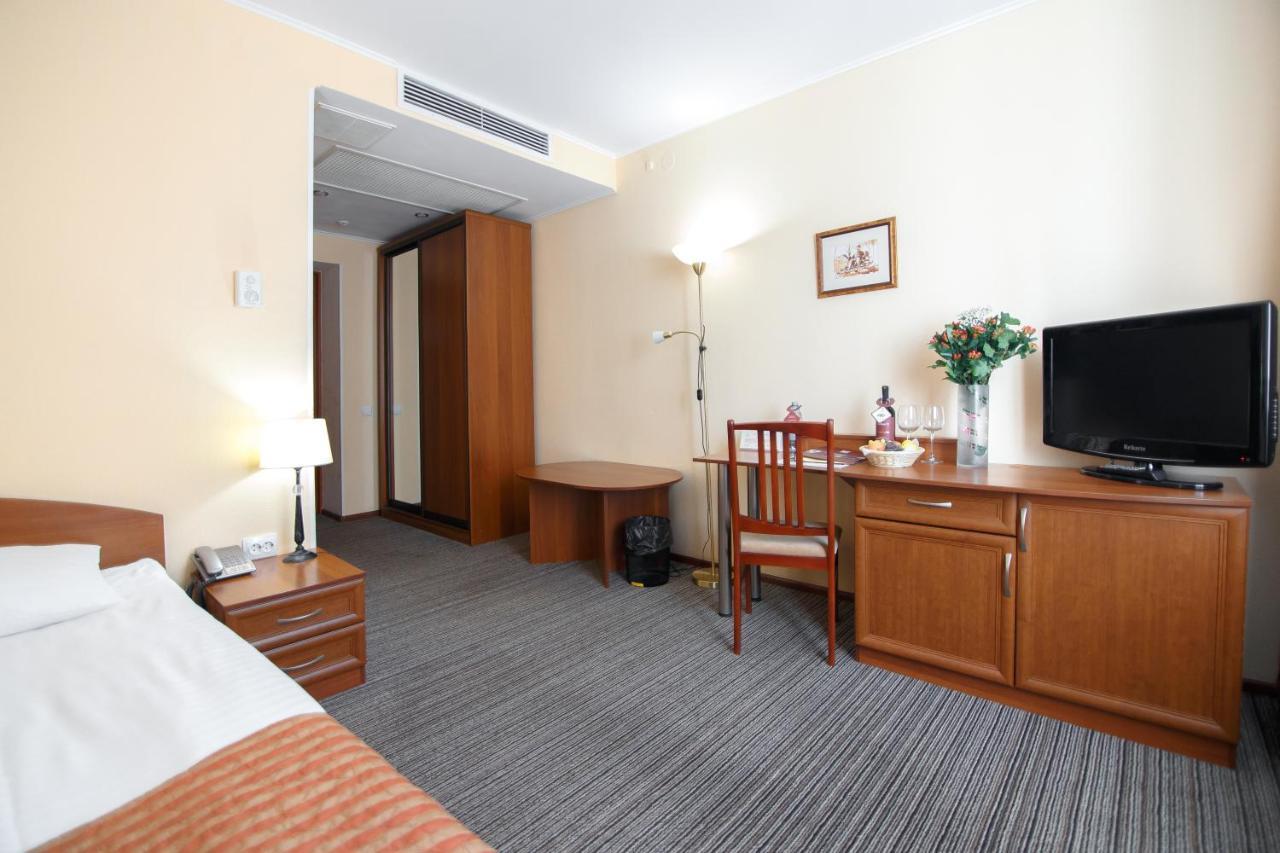 Optima Kropyvnytskyi Hotel Exteriör bild