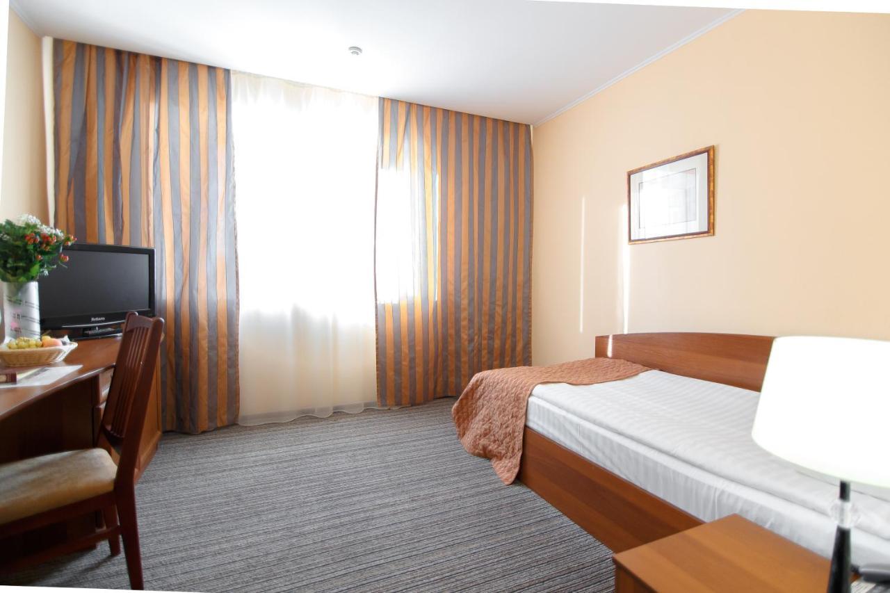 Optima Kropyvnytskyi Hotel Exteriör bild